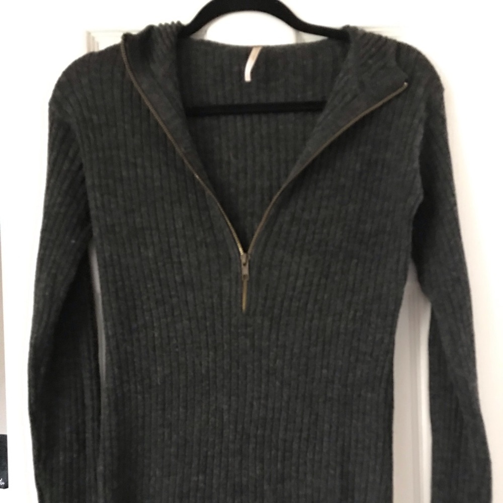 FRee People lightweight sweater size Small